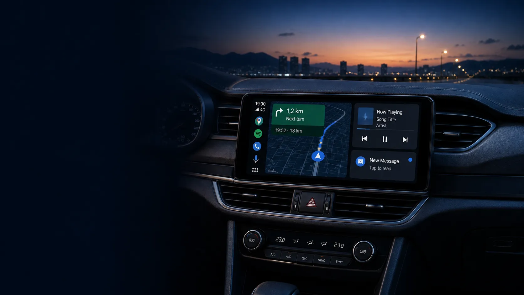 Khoang lái ô tô lúc chạng vạng với màn hình Android Auto được tích hợp liền mạch vào bảng điều khiển.